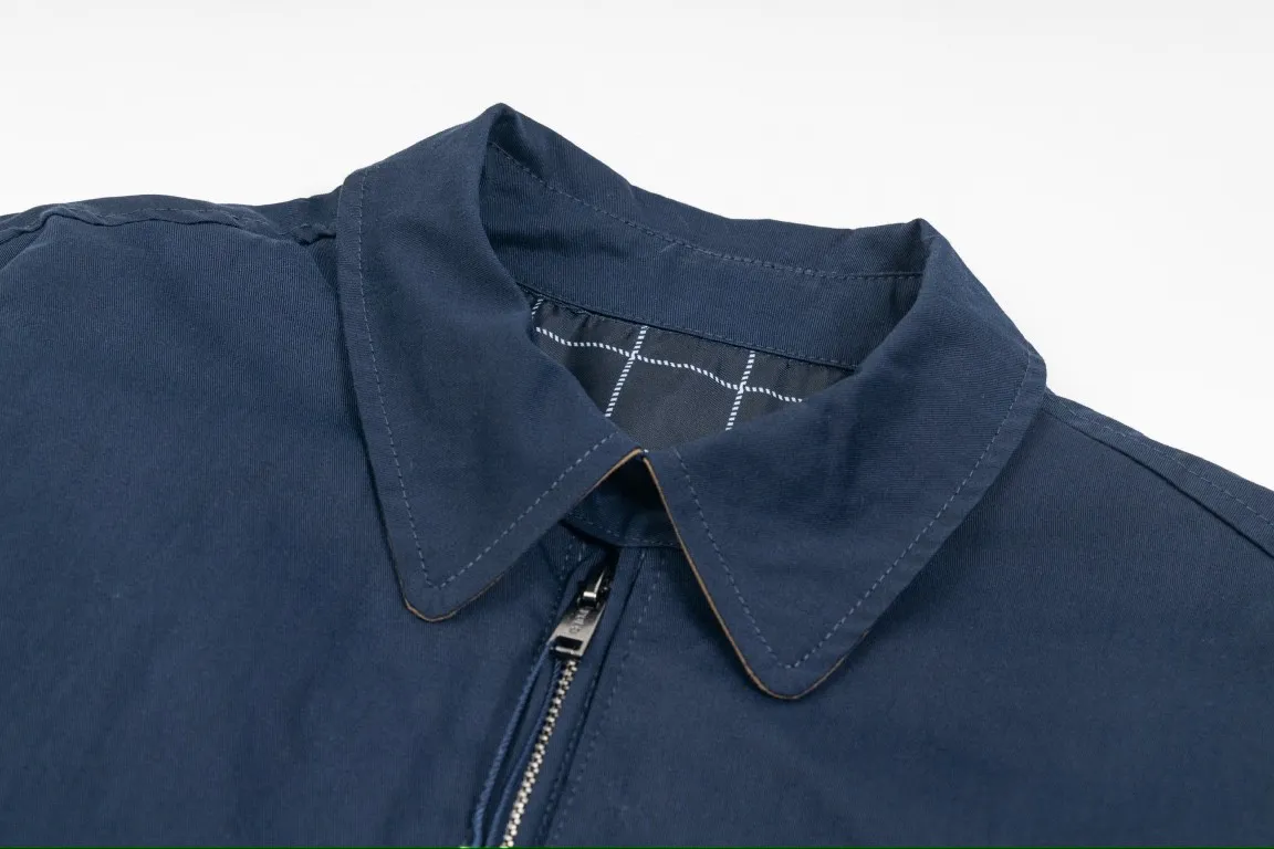 🅿️350 Ralph Lauren's new 24ss classic embroidered logo lapel executive zipper jacket for both men and women. 1️⃣Selected from high-quality original developed pure cotton fabric, with customized plaid lining inside, the overall wearing effect is very soft and comfortable. 2️⃣The workmanship details are perfectly controlled, with exquisite small logo embroidery on the chest, and the unique design style of splicing technology is used in the dropped shoulder position to highlight your personality! The version is simple but not simple! 3️⃣ Complete with tag accessories, unisex design, and a very versatile jacket for men and women!  Color: black, navy blue, khaki Size: S, M, L, XL